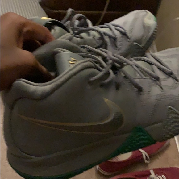 kyrie irving 4s